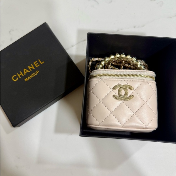 Authentic GWP Novelty Chanel Quilted Light Pink Pouch - Chanel Makeup - Picture 1 of 7